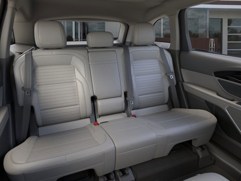 Lincoln Nautilus Vehicle Full-screen Gallery Image 12