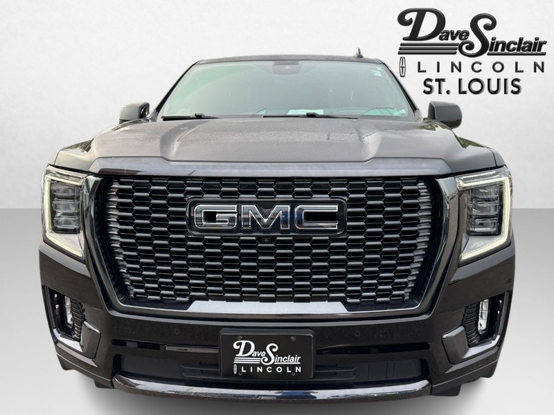 GMC Yukon Vehicle Full-screen Gallery Image 02