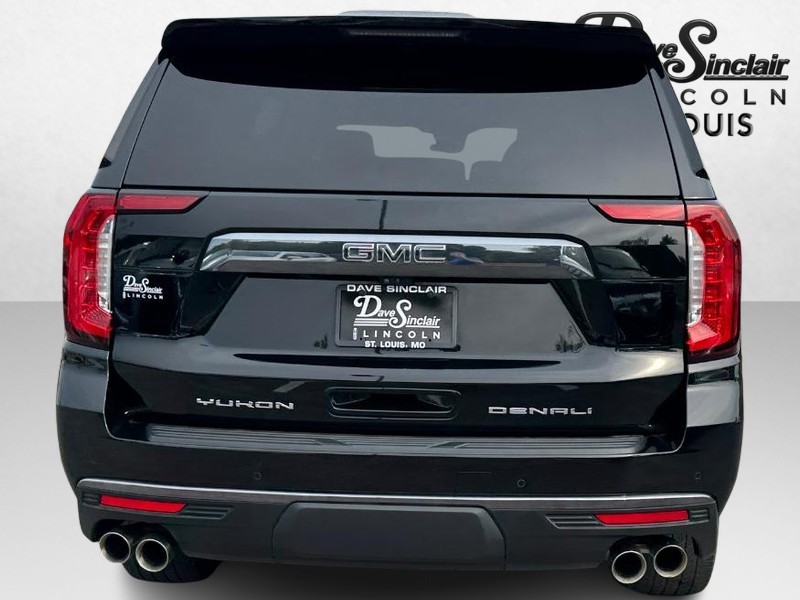 GMC Yukon Vehicle Full-screen Gallery Image 06