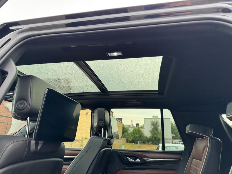 GMC Yukon Vehicle Full-screen Gallery Image 12