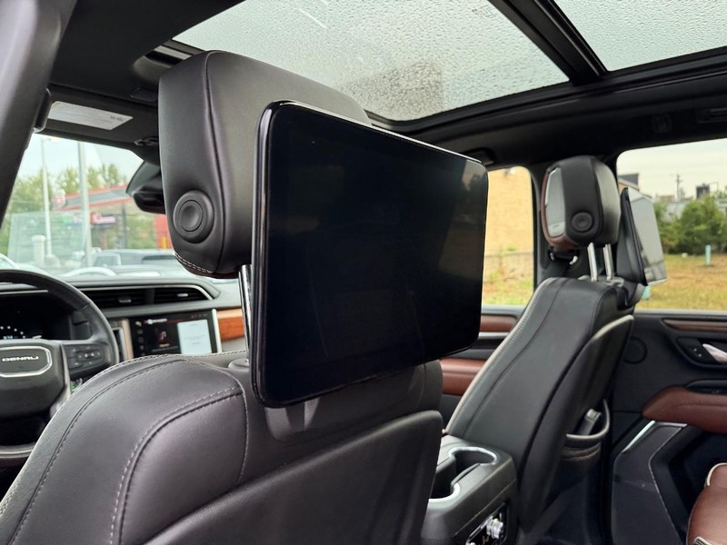 GMC Yukon Vehicle Full-screen Gallery Image 13