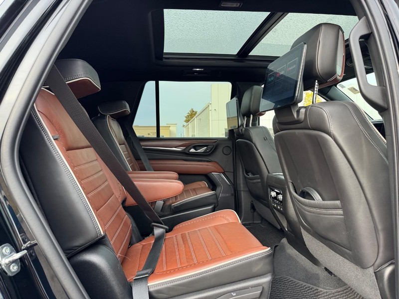 GMC Yukon Vehicle Full-screen Gallery Image 16
