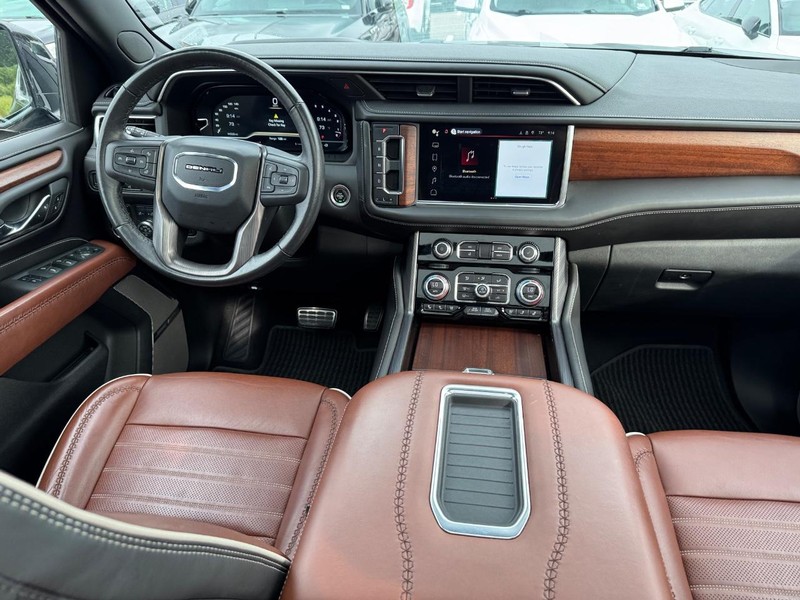 GMC Yukon Vehicle Full-screen Gallery Image 18