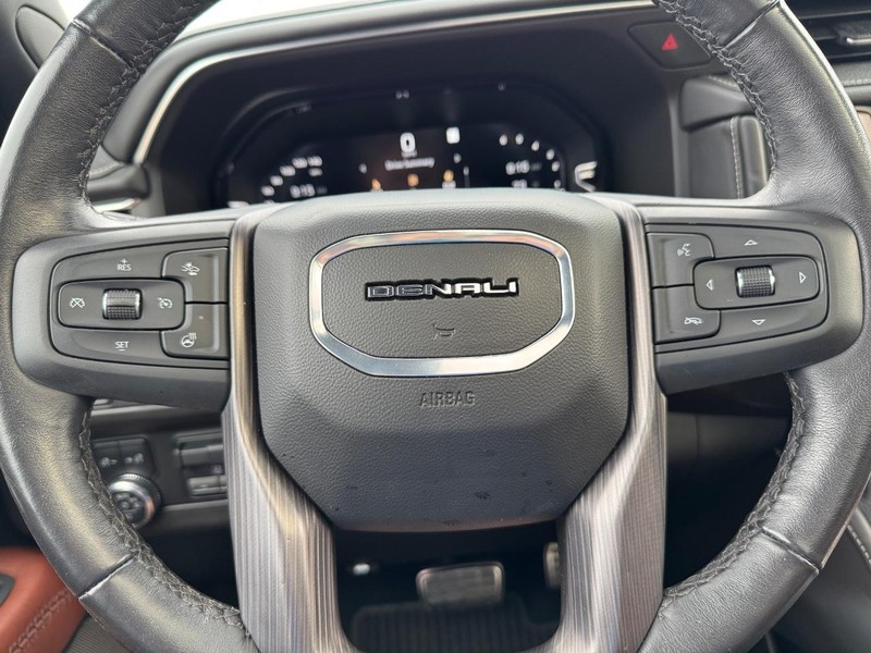 GMC Yukon Vehicle Full-screen Gallery Image 22