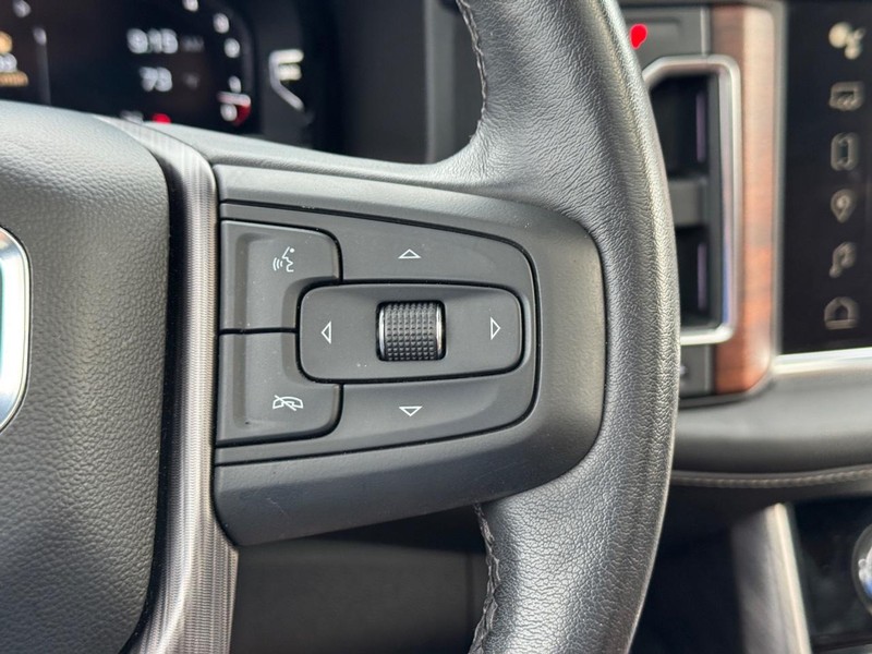 GMC Yukon Vehicle Full-screen Gallery Image 24