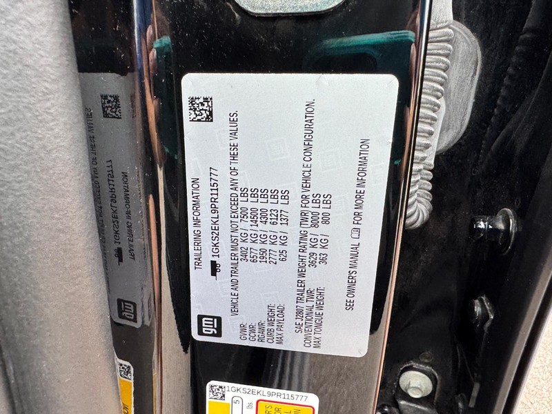 GMC Yukon Vehicle Full-screen Gallery Image 28