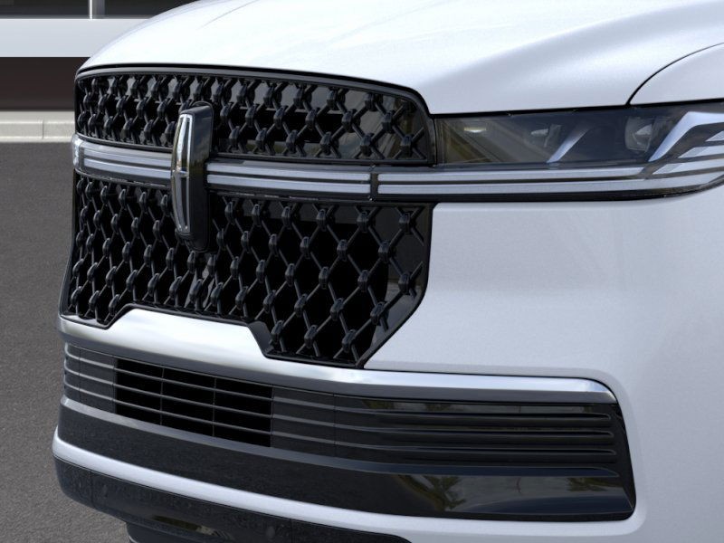 Lincoln Navigator L Vehicle Full-screen Gallery Image 18