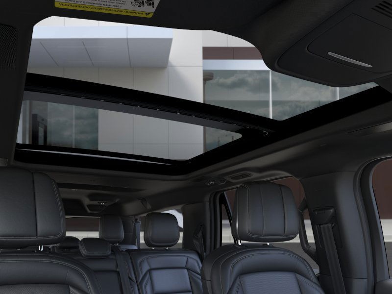 Lincoln Navigator L Vehicle Full-screen Gallery Image 23