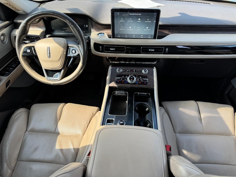 Lincoln Aviator Vehicle Full-screen Gallery Image 14