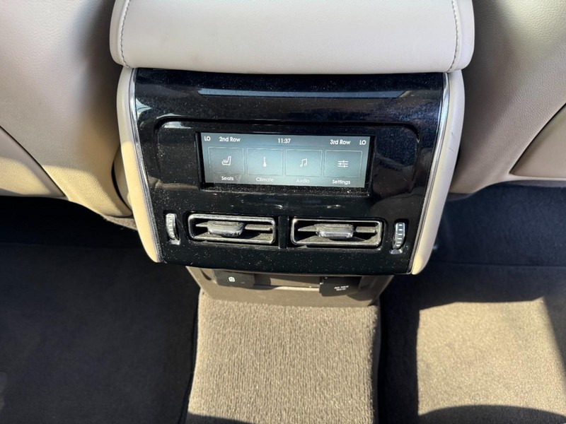 Lincoln Aviator Vehicle Full-screen Gallery Image 16