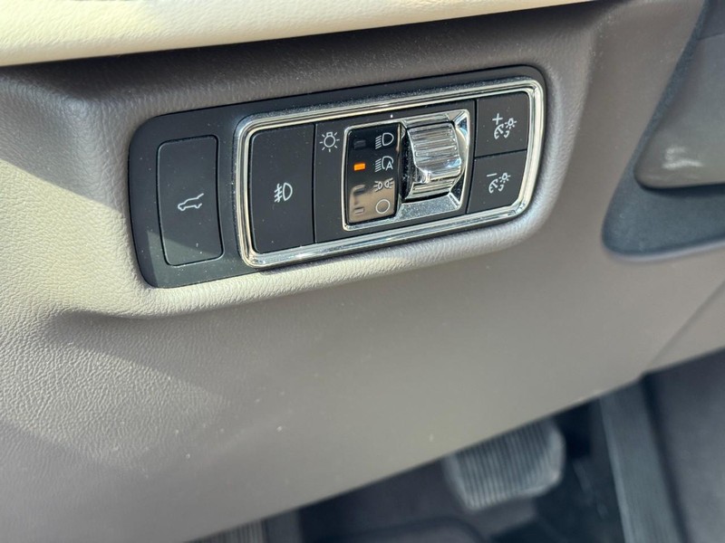 Lincoln Aviator Vehicle Full-screen Gallery Image 17