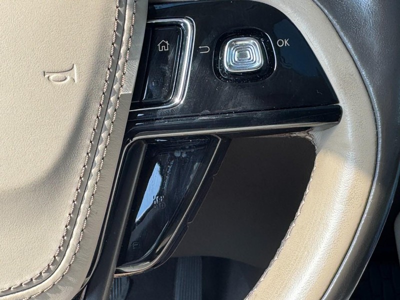 Lincoln Aviator Vehicle Full-screen Gallery Image 19