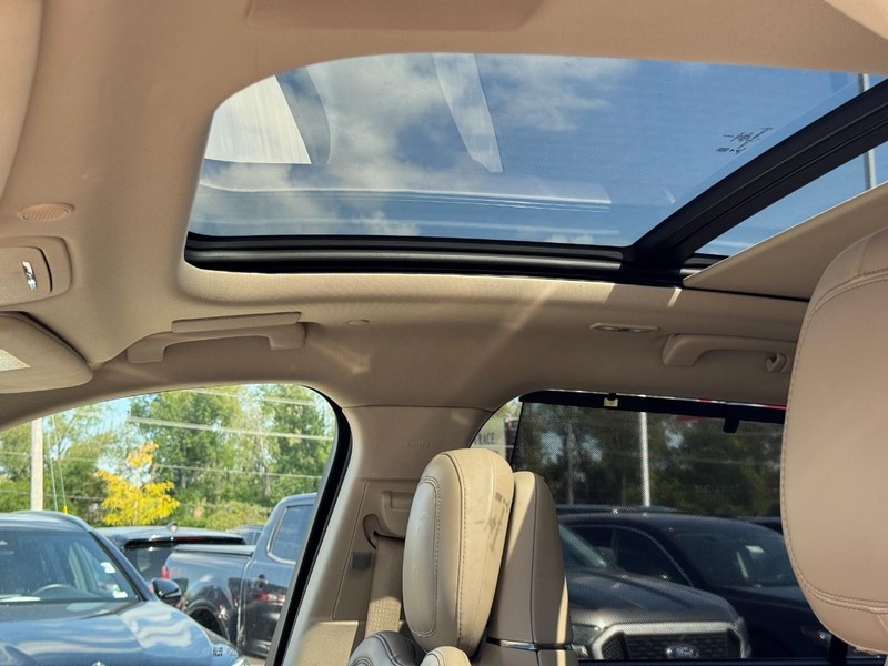 Lincoln Aviator Vehicle Full-screen Gallery Image 26