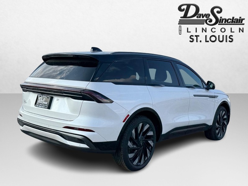 Lincoln Nautilus Vehicle Full-screen Gallery Image 05