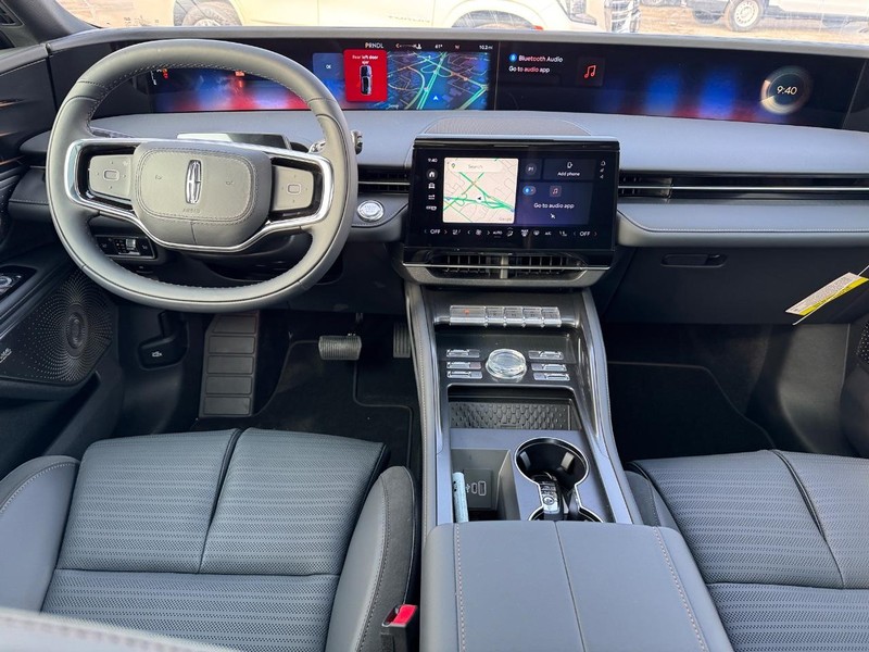 Lincoln Nautilus Vehicle Full-screen Gallery Image 13