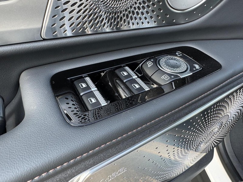 Lincoln Nautilus Vehicle Full-screen Gallery Image 18