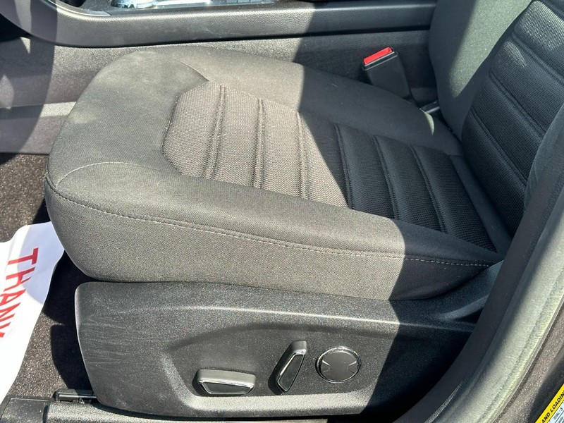 Ford Fusion Hybrid Vehicle Full-screen Gallery Image 19