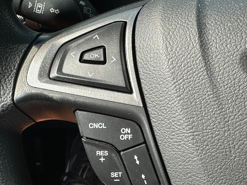 Ford Fusion Hybrid Vehicle Full-screen Gallery Image 20