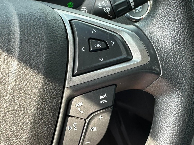 Ford Fusion Hybrid Vehicle Full-screen Gallery Image 21