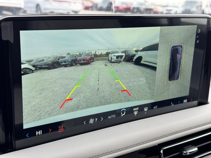 Lincoln Aviator Vehicle Full-screen Gallery Image 24