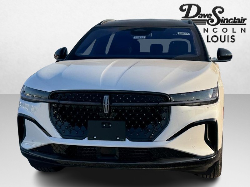 Lincoln Nautilus Vehicle Full-screen Gallery Image 02