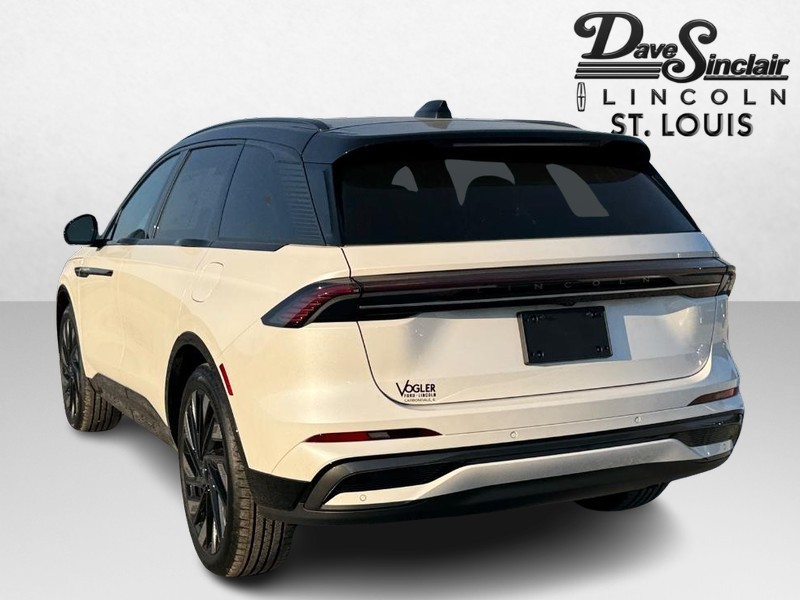 Lincoln Nautilus Vehicle Full-screen Gallery Image 07