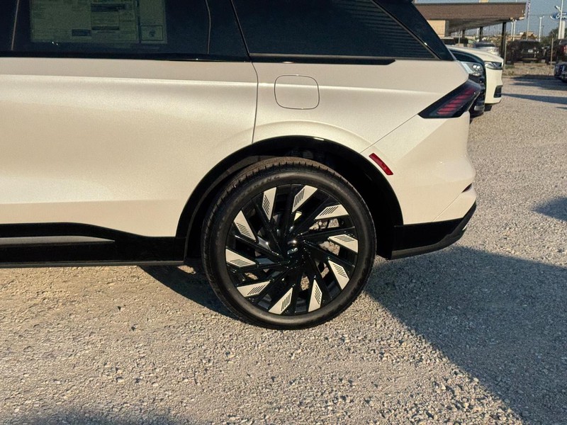 Lincoln Nautilus Vehicle Full-screen Gallery Image 10