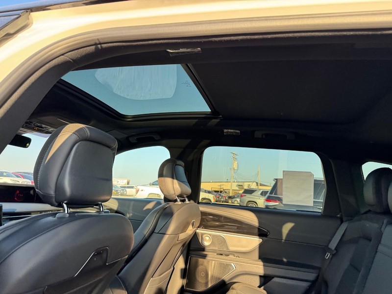 Lincoln Nautilus Vehicle Full-screen Gallery Image 12