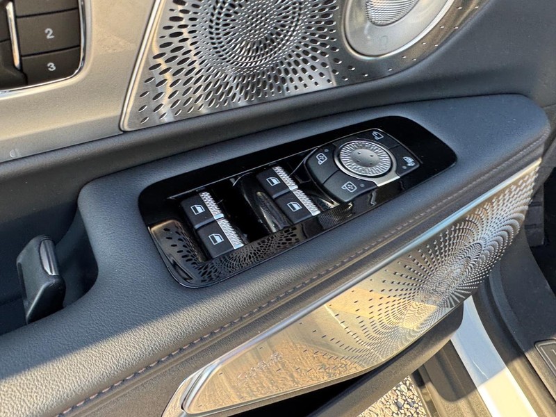 Lincoln Nautilus Vehicle Full-screen Gallery Image 18