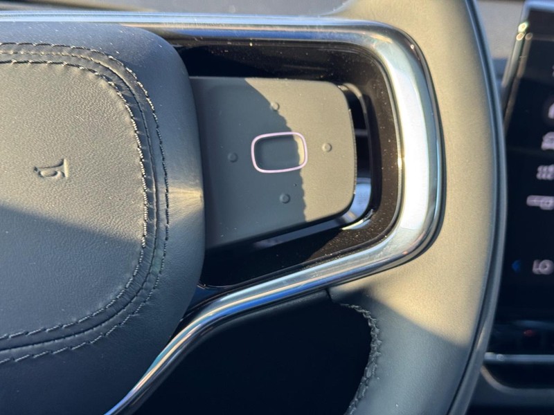 Lincoln Nautilus Vehicle Full-screen Gallery Image 22