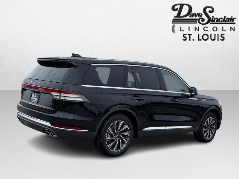 Lincoln Aviator Vehicle Full-screen Gallery Image 05