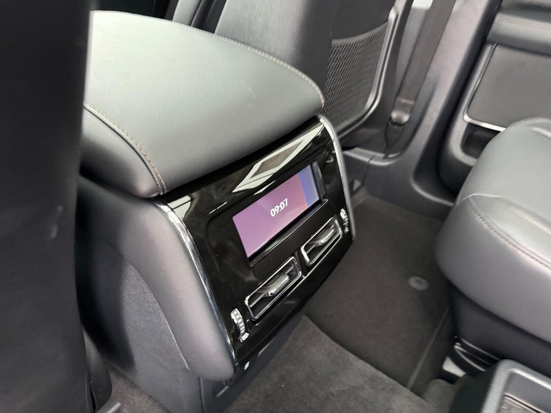 Lincoln Aviator Vehicle Full-screen Gallery Image 13