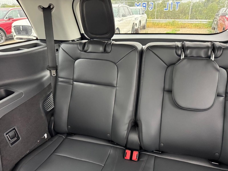 Lincoln Aviator Vehicle Full-screen Gallery Image 14