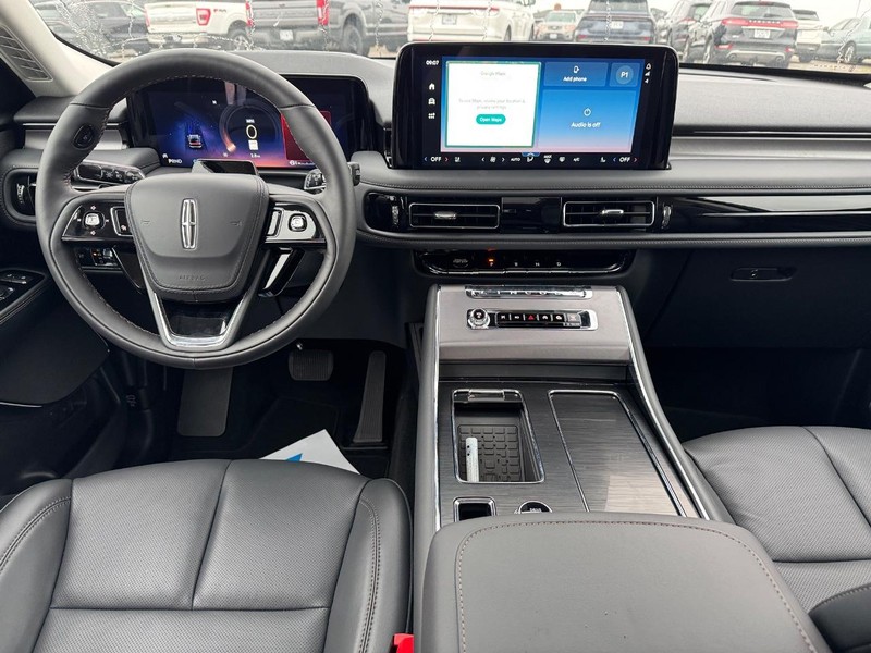 Lincoln Aviator Vehicle Full-screen Gallery Image 15