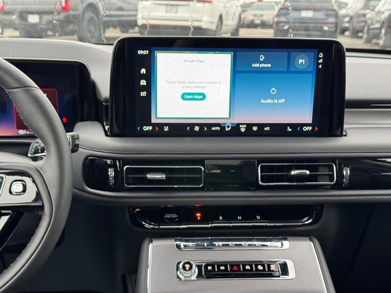 Lincoln Aviator Vehicle Full-screen Gallery Image 17