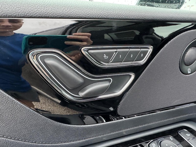 Lincoln Aviator Vehicle Full-screen Gallery Image 20