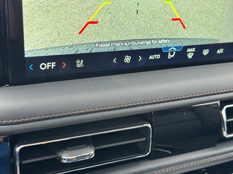 Lincoln Aviator Vehicle Full-screen Gallery Image 24