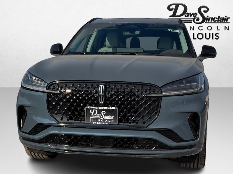 Lincoln Aviator Vehicle Full-screen Gallery Image 02