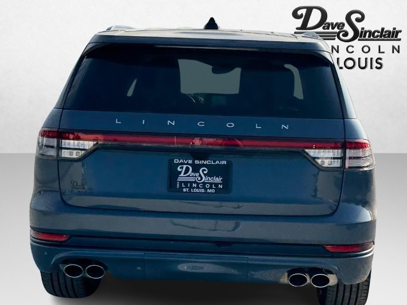 Lincoln Aviator Vehicle Full-screen Gallery Image 06