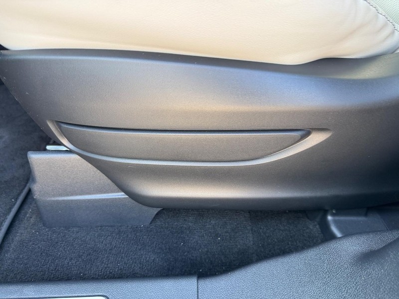 Lincoln Aviator Vehicle Full-screen Gallery Image 19