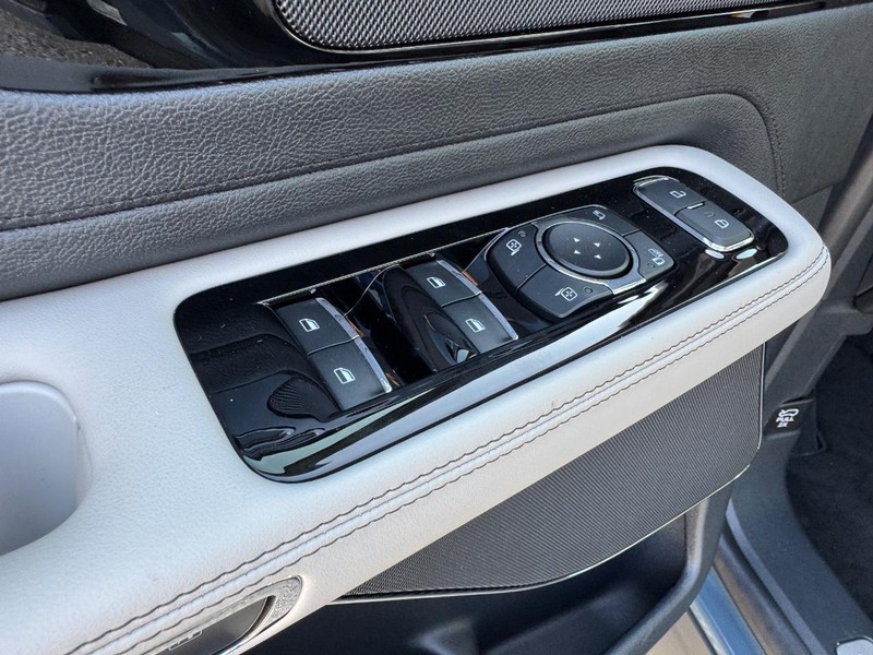 Lincoln Aviator Vehicle Full-screen Gallery Image 20