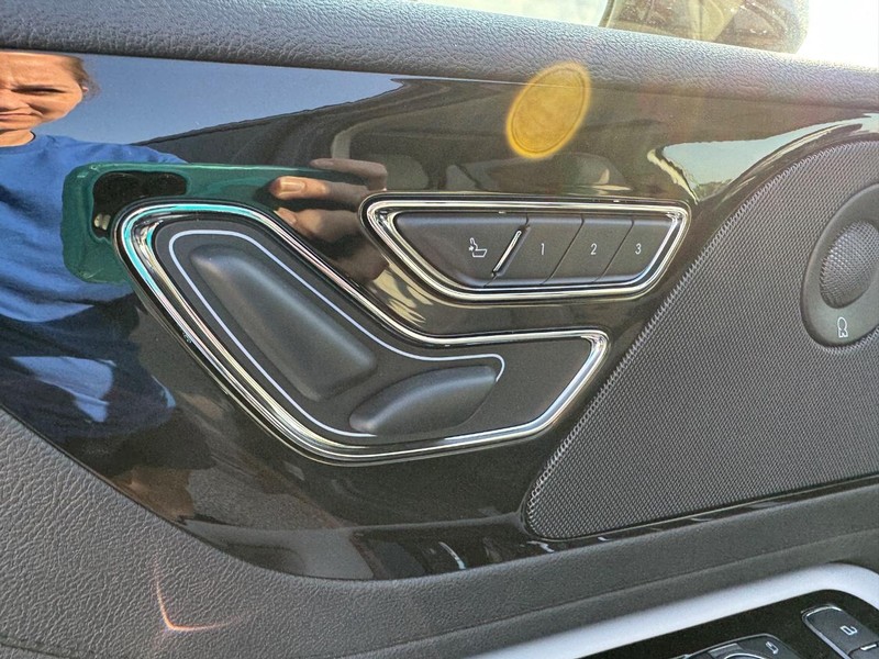 Lincoln Aviator Vehicle Full-screen Gallery Image 21