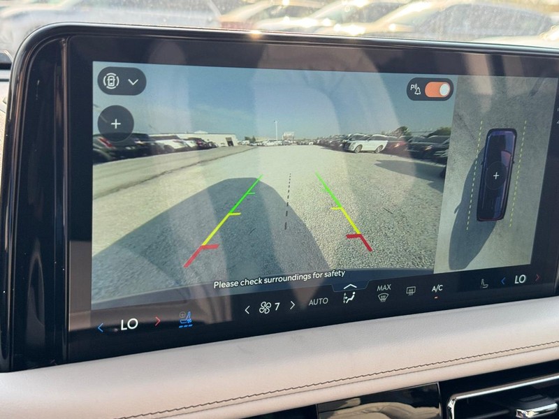 Lincoln Aviator Vehicle Full-screen Gallery Image 27