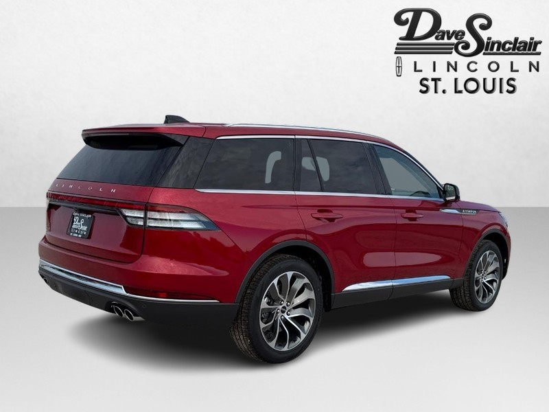 Lincoln Aviator Vehicle Full-screen Gallery Image 05