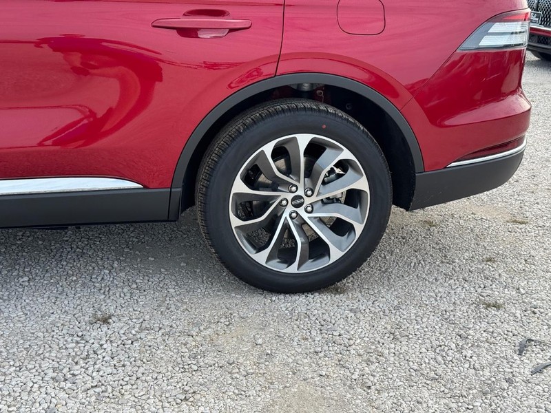 Lincoln Aviator Vehicle Full-screen Gallery Image 10