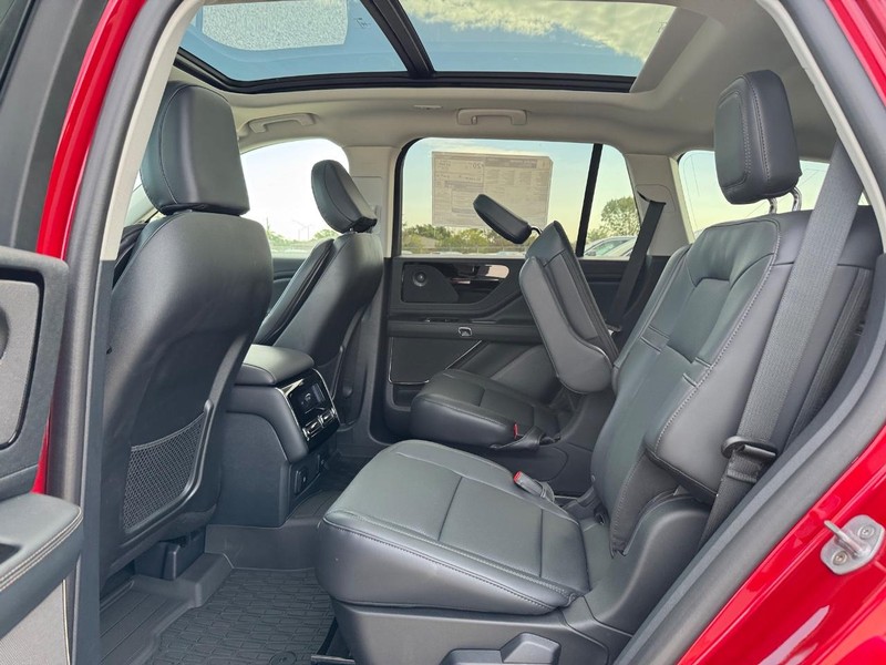 Lincoln Aviator Vehicle Full-screen Gallery Image 11