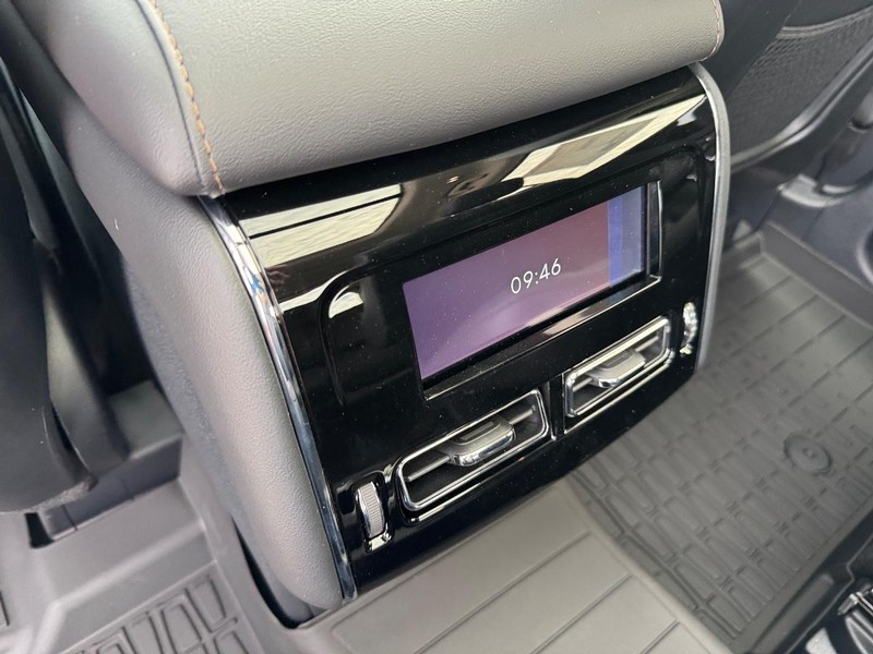 Lincoln Aviator Vehicle Full-screen Gallery Image 14