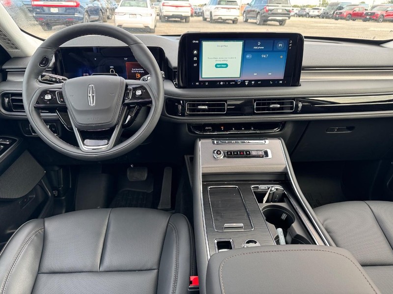 Lincoln Aviator Vehicle Full-screen Gallery Image 15