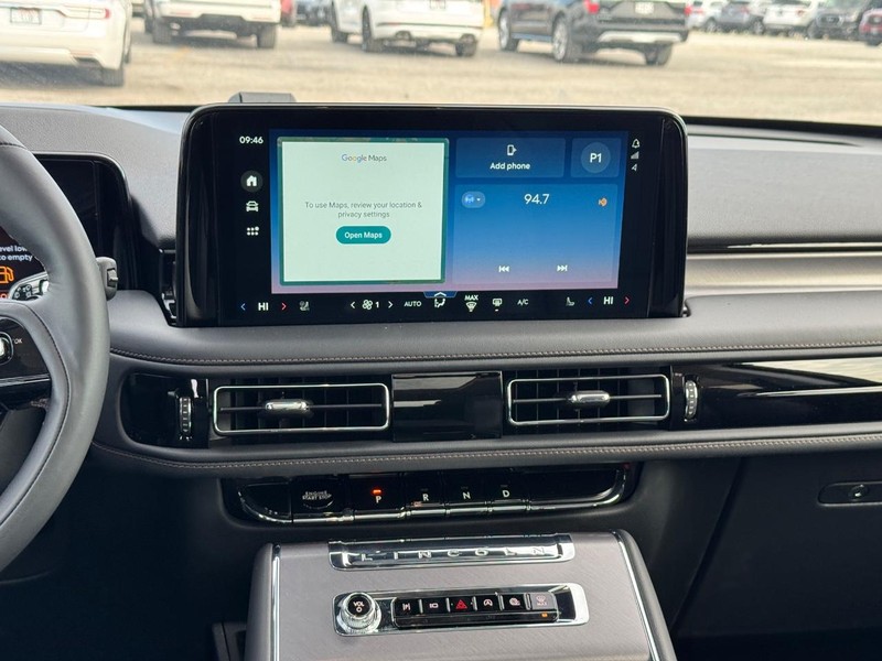 Lincoln Aviator Vehicle Full-screen Gallery Image 17