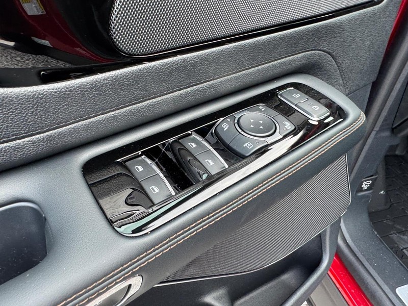 Lincoln Aviator Vehicle Full-screen Gallery Image 20